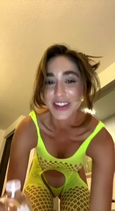 Natalie Roush Seduces You With Her Oiled Body