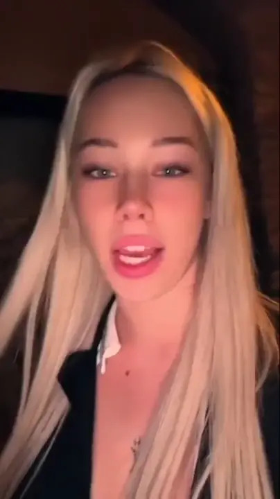 Cassybabby Gets Naughty Inside The Car