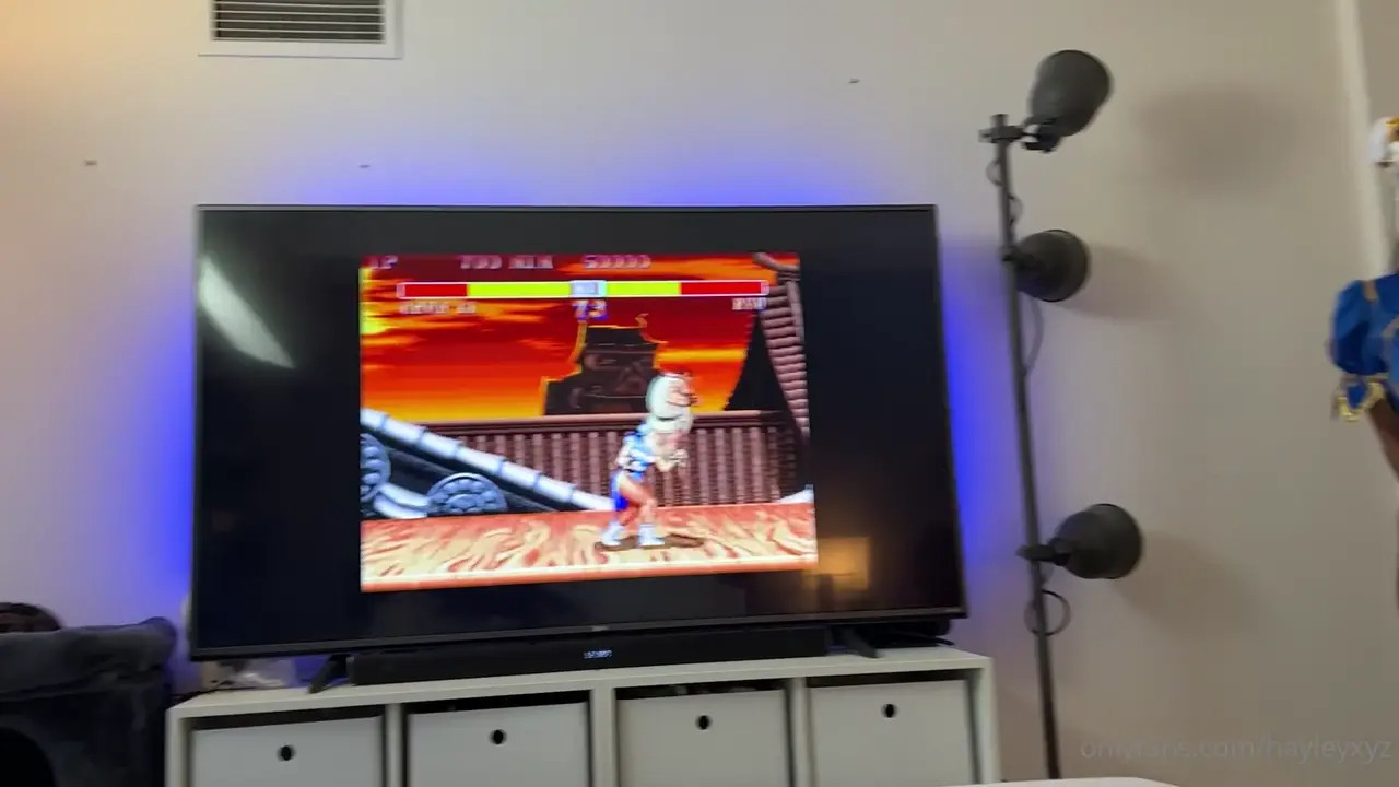 Hayleyxyz Gets Pounded In Chun-Li Cosplay