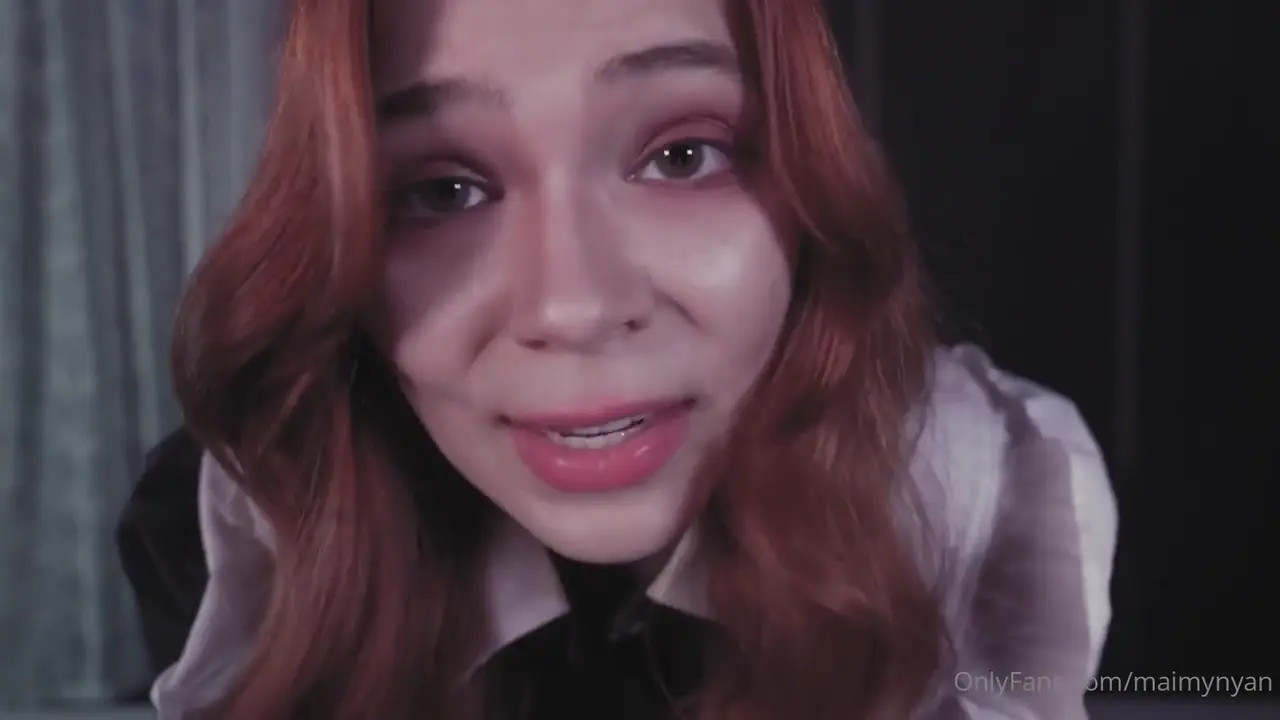 Vampire Maimy ASMR Flaunts Her Curves