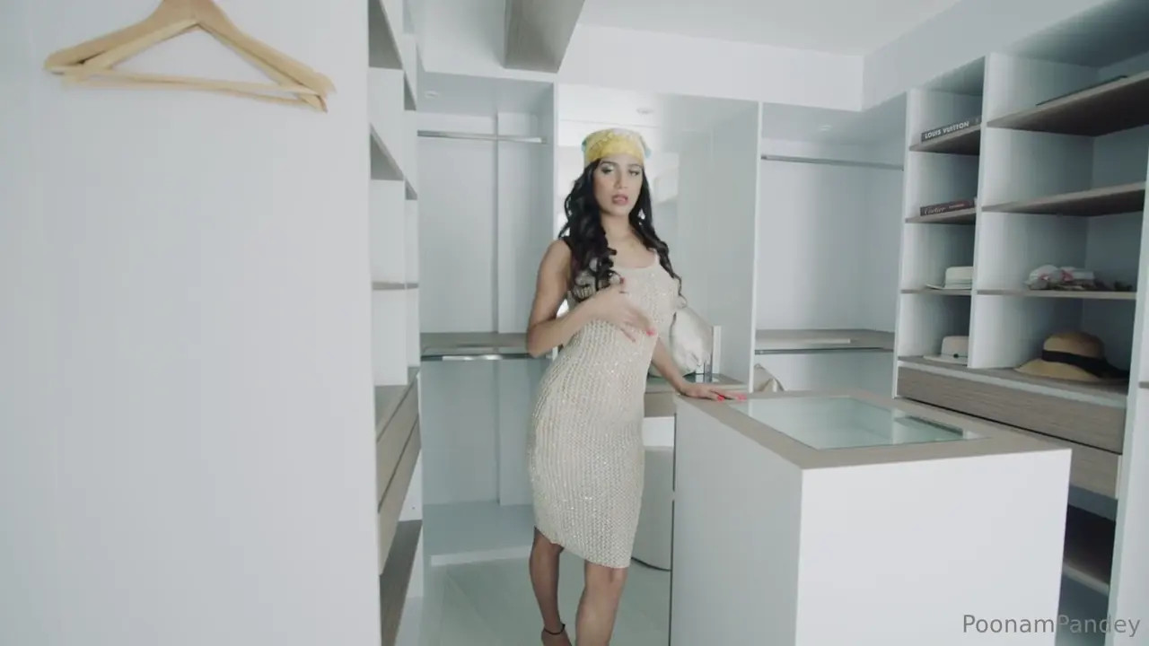 PoonamPandeyTV Shows Off Her Naked Body - ePornLeak