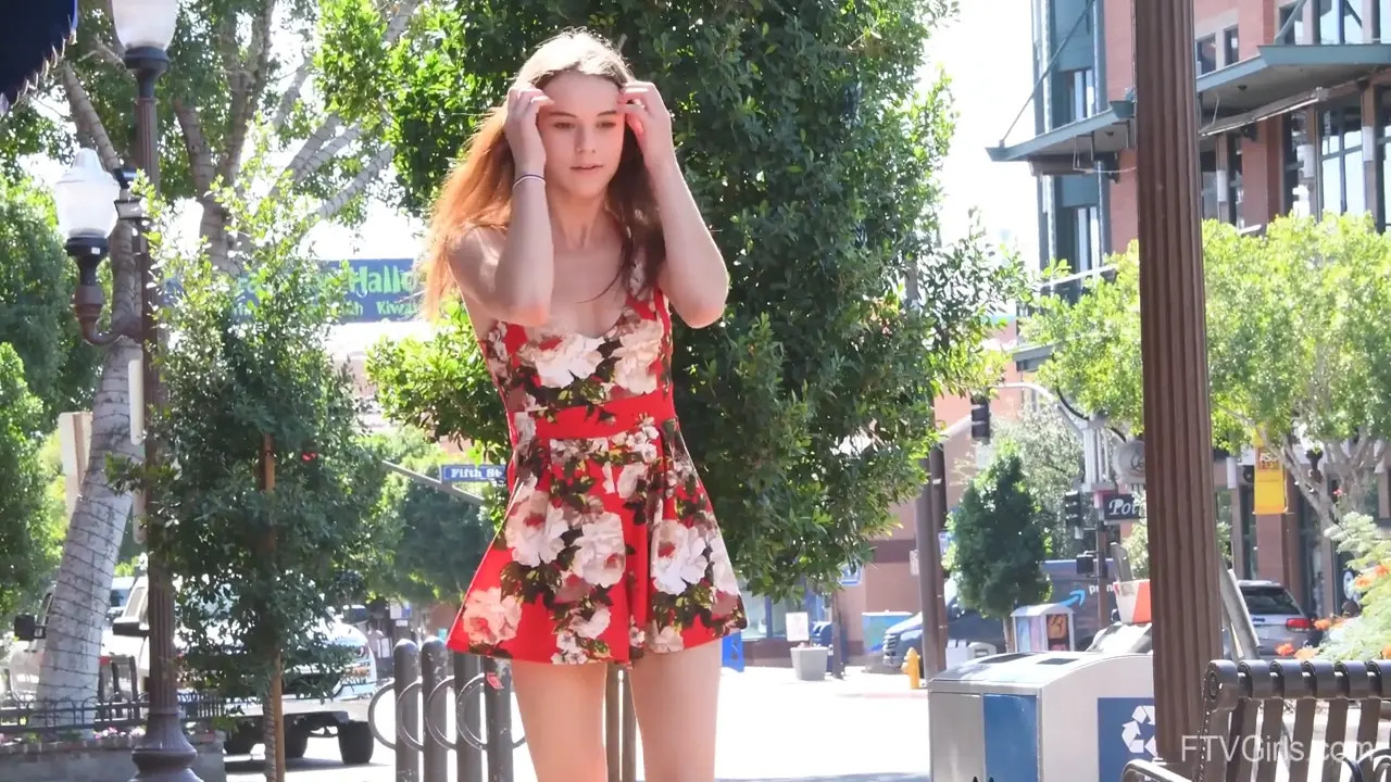 Ellie Eilish Toys Her Pussy For Pleasure