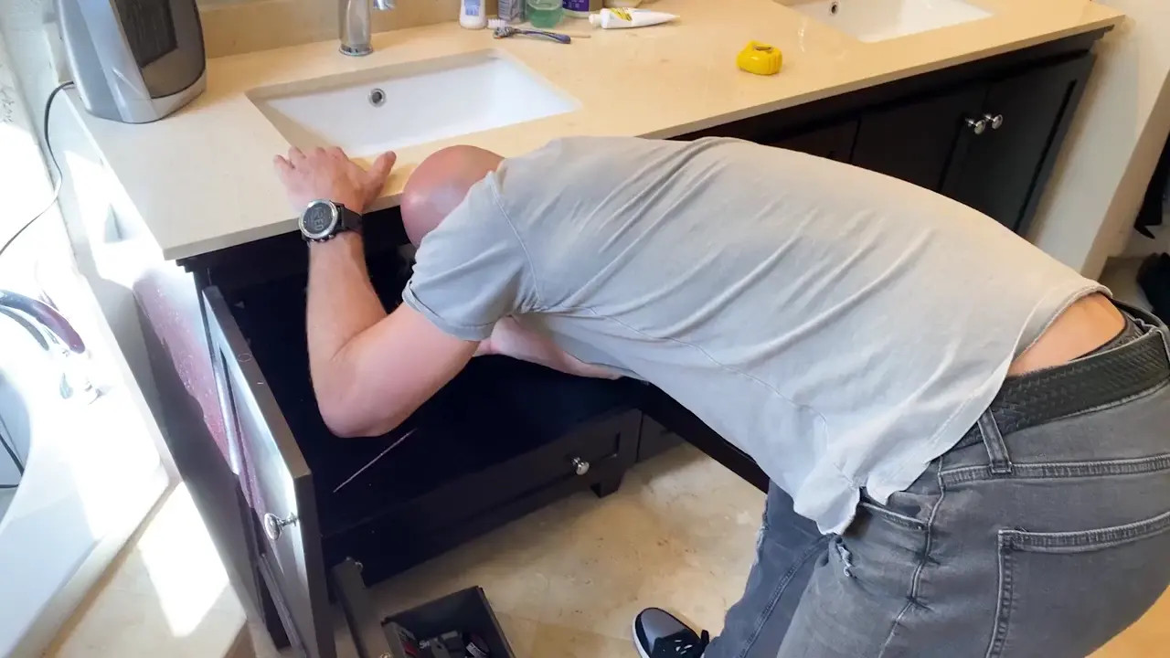 Plumber Johnny Sins Drills Rocky Emerson's Pussy