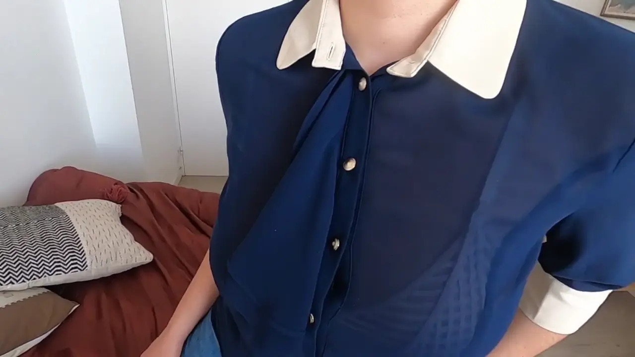 Juliezeh Sucks A Dick To Get A Cumshot