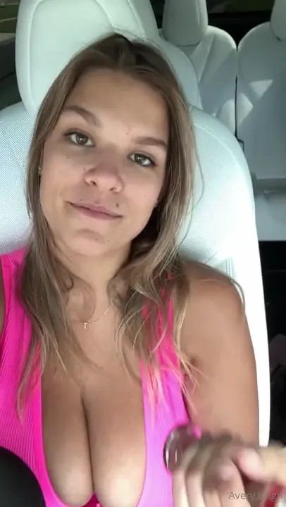 Avery Leigh Makes Herself Cum With A Massive Dildo In Her Car - ePornLeak