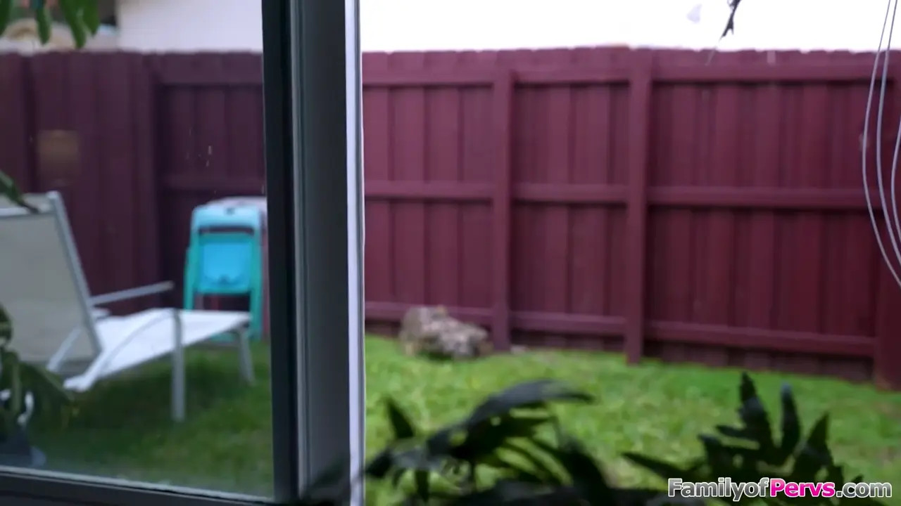 Luxe La Fox Sucks & Fucks Her Stepbro's Cock