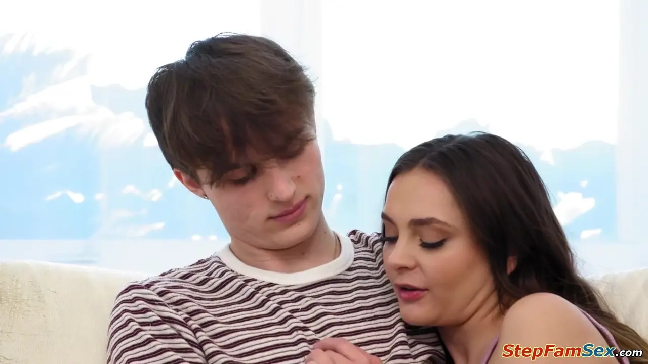 Kiki Daire Gets Off To Aftenopal's Fuck Session