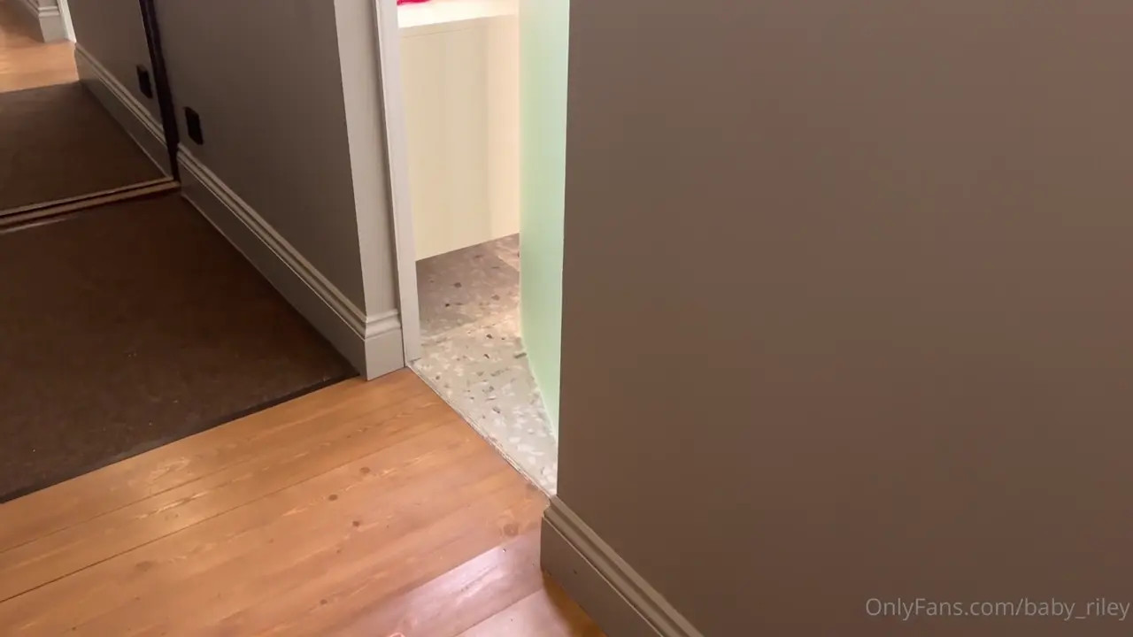 Baby Riley Fucks Herself In The Shower - ePornLeak