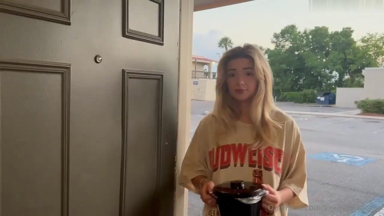 Autumn Ren Gets Both Her Holes Fucked