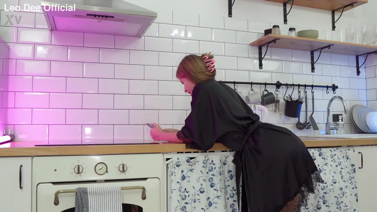 Skyeyoung Gets Hers Asshole Fucked In The Kitchen