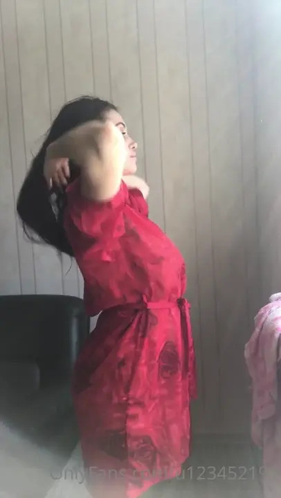 Poison__Rozi Strips Her Robe And Fucks A Dildo