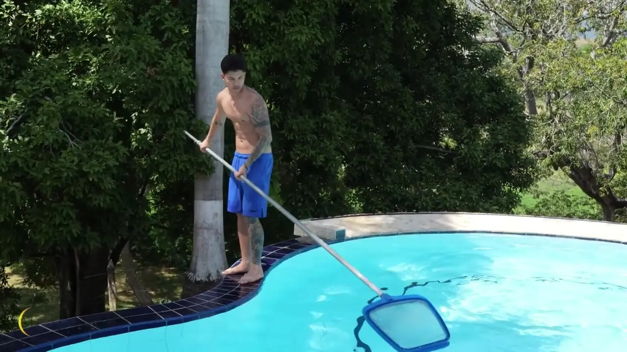 Luna Vitaler Gets Fucked By The Pool Boy