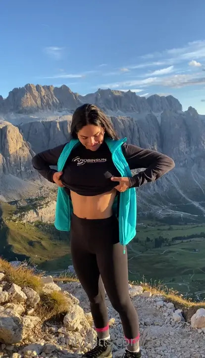 Aspen Raevse Nude Flash While Hiking