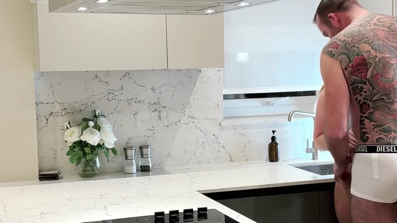 JoinerSamantha Gets Wrecked In The Kitchen