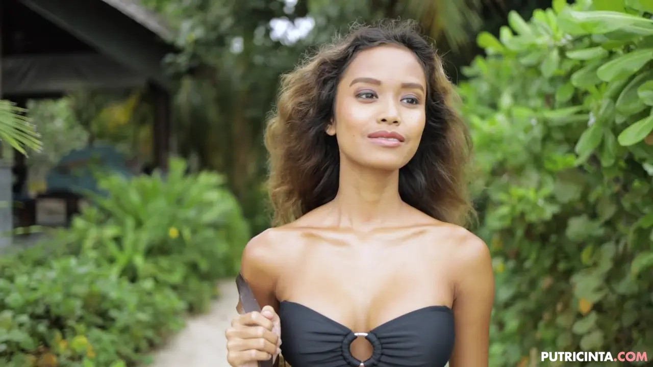 Putri Cinta Naked In Nature - ePornLeak