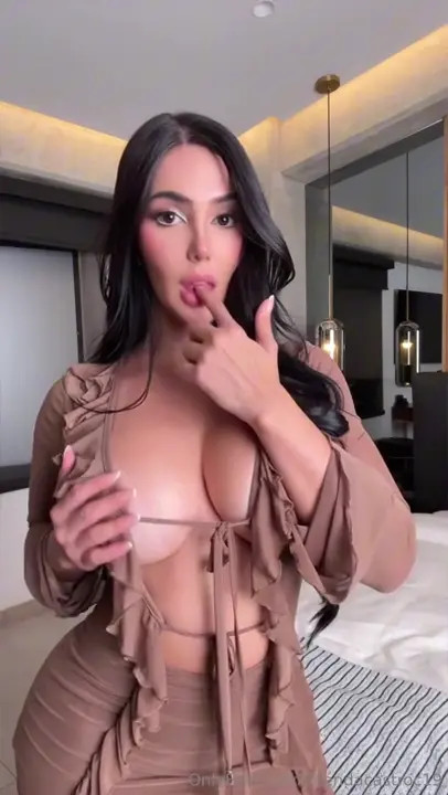 Brenda Castro Rubs Her Wet Pussy