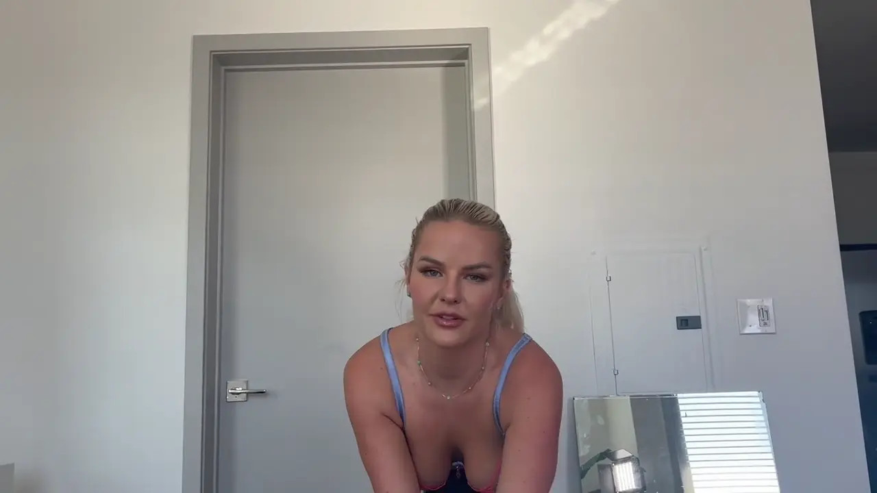 Slimthick Vic Squirts And Gets Creampied By A BBC