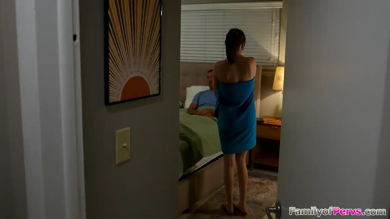 Lana Smalls Seduces Stepdad To Pound Her