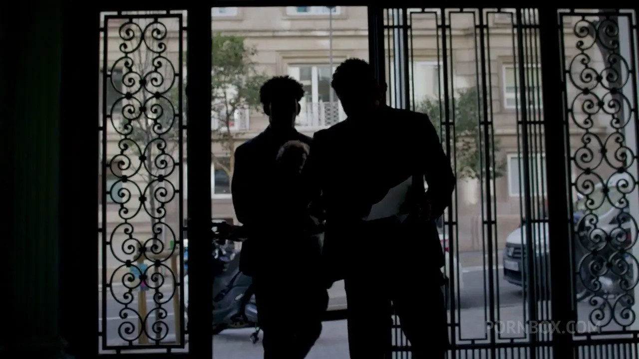 Iamlittlequeen Takes On Two Cocks At Once