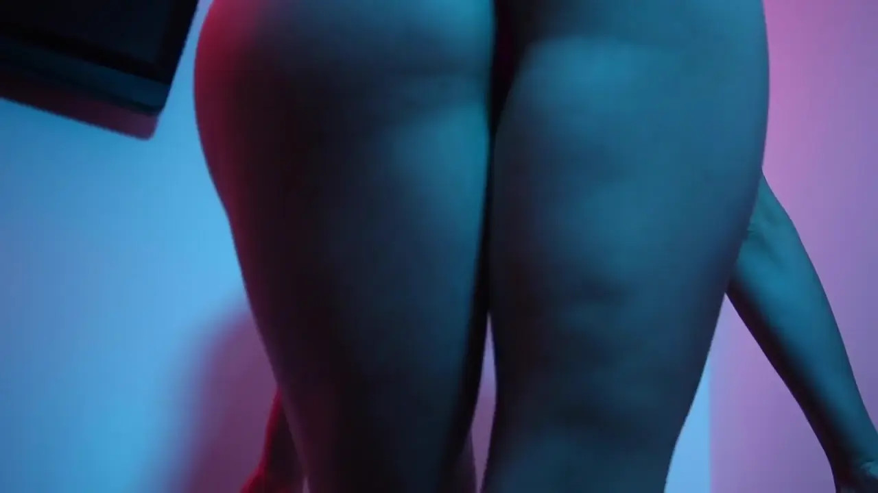 Kenzie Madison Gets Wet With Her Glass Dildo