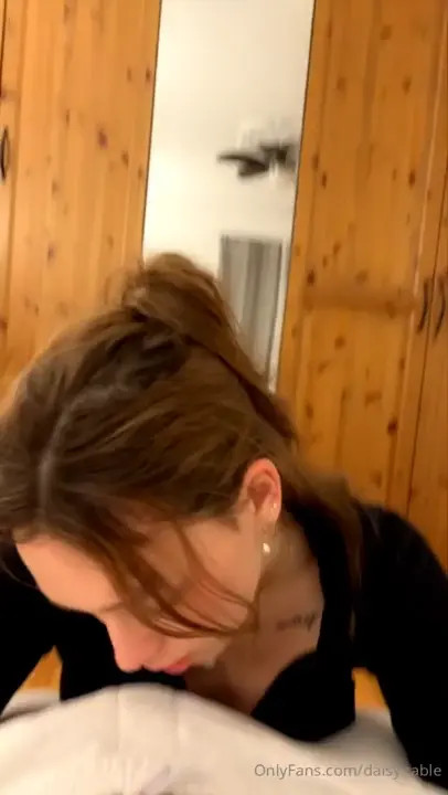 Daisy Rable Gives Her Boyfriend A Blowjob - ePornLeak