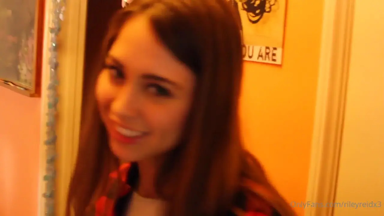 Riley Reid Chill Hangout Facial Video Leaked - ePornLeak