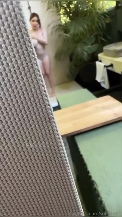 Sofia1801 Gets A Creamy Finish In The Shower