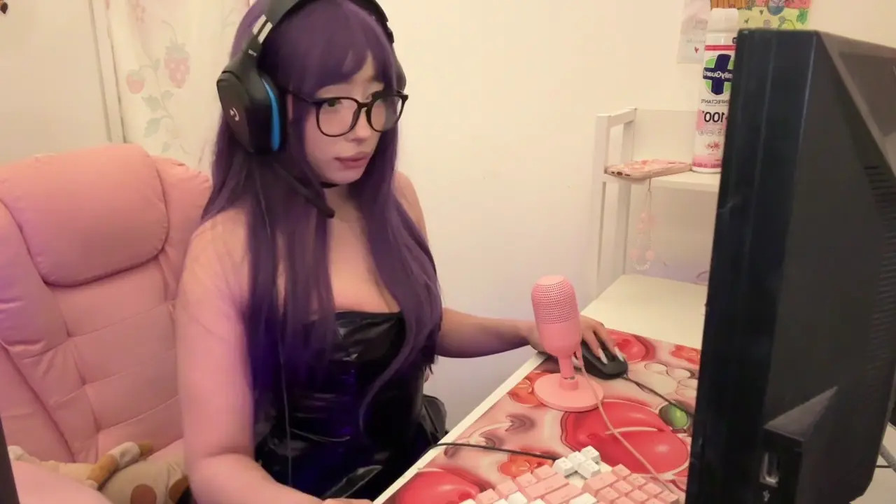 Kikisita Exposed in Stunning HD: Gamer Girl's Intimate Moments  