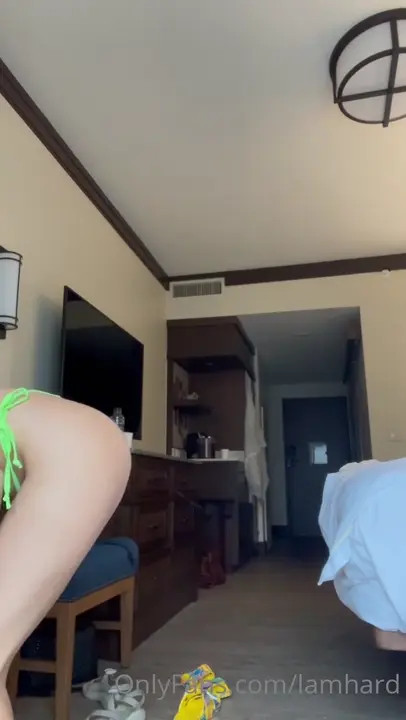 Lamhard Squirts On The Floor