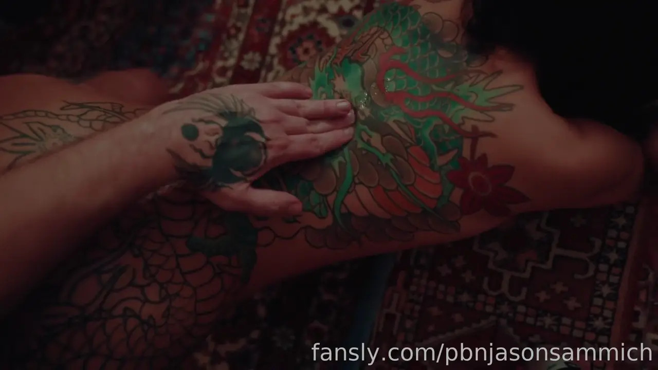 Oiled Ravyn Alexa Gets Fingered On The Floor - ePornLeak