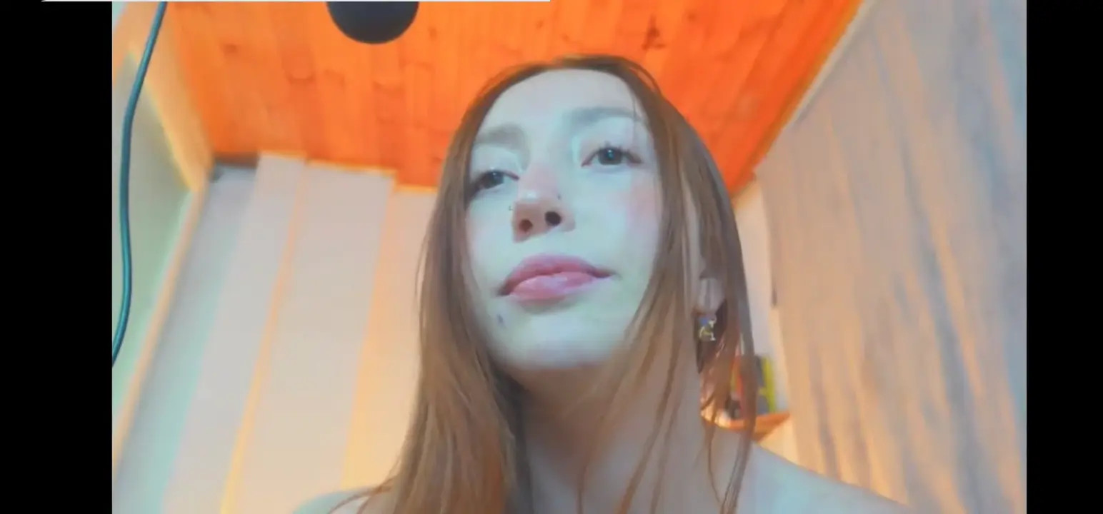 NylaSweet Plays With Her Tits And Pussy Live - ePornLeak