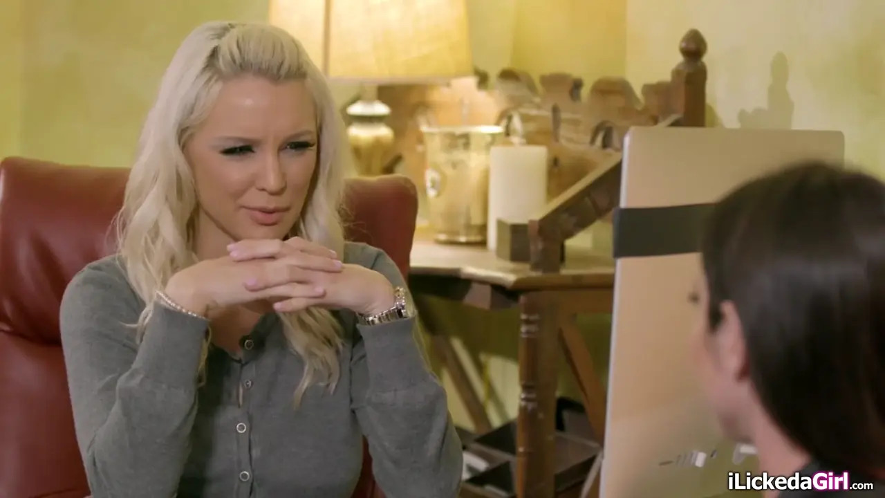 Kenzie Taylor & Serena Blair Taste Each Other's Pussies