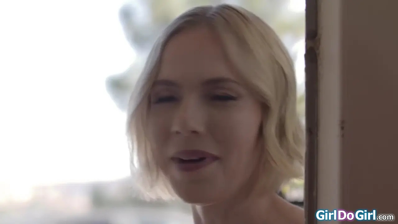 AnnieKingXXX & EllaReesexxx Double-Penetrate Rebel Rhyder