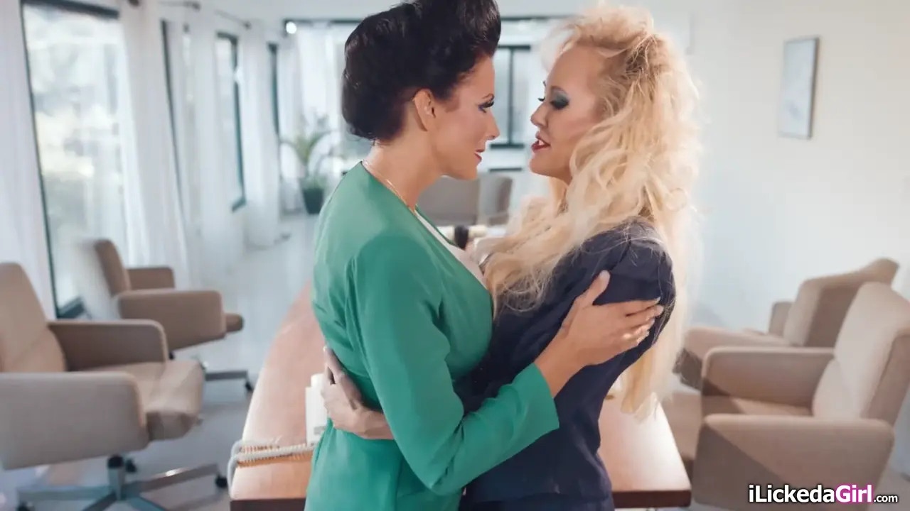 Brandi Love Facesits TheReaganFoxx After Scissoring