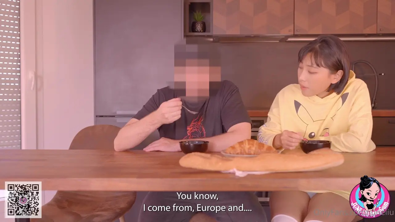 June Liu And Emiri Momota's Morning Threesome