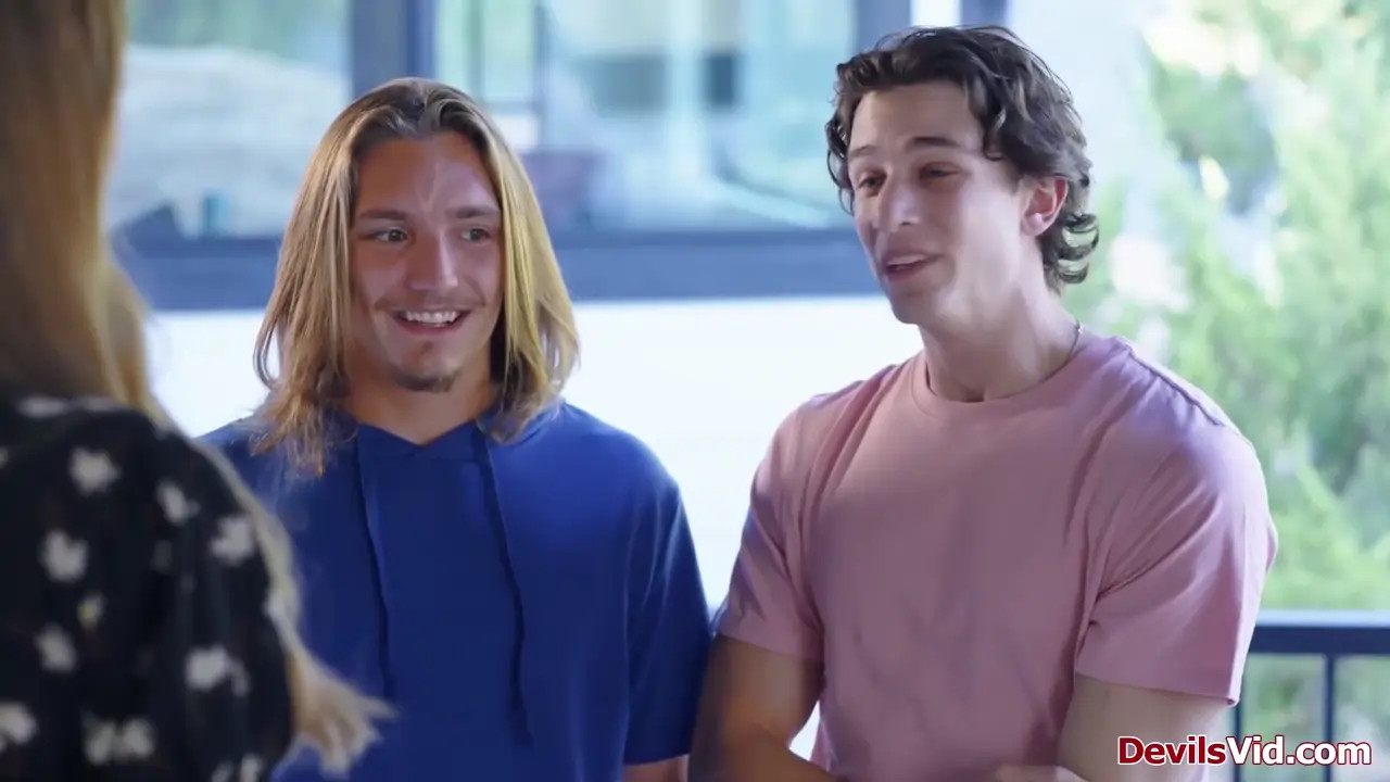 AnnieKingXXX Gets Smashed By Two BWCs - ePornLeak