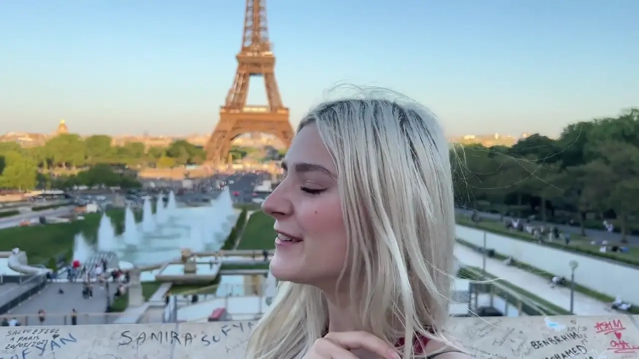 Eva Elfie Gets Fucked By A Stranger In Paris