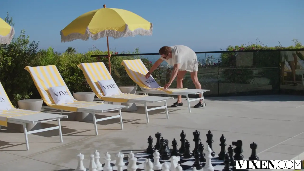 Xxlayna Marie & Molly Little's Outdoor Threeway - ePornLeak