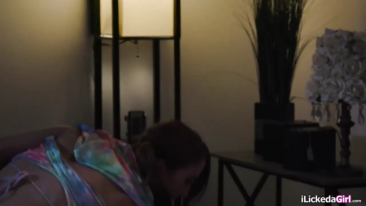Stepmom Lauren Phillips Eats Luna Lain's Pussy