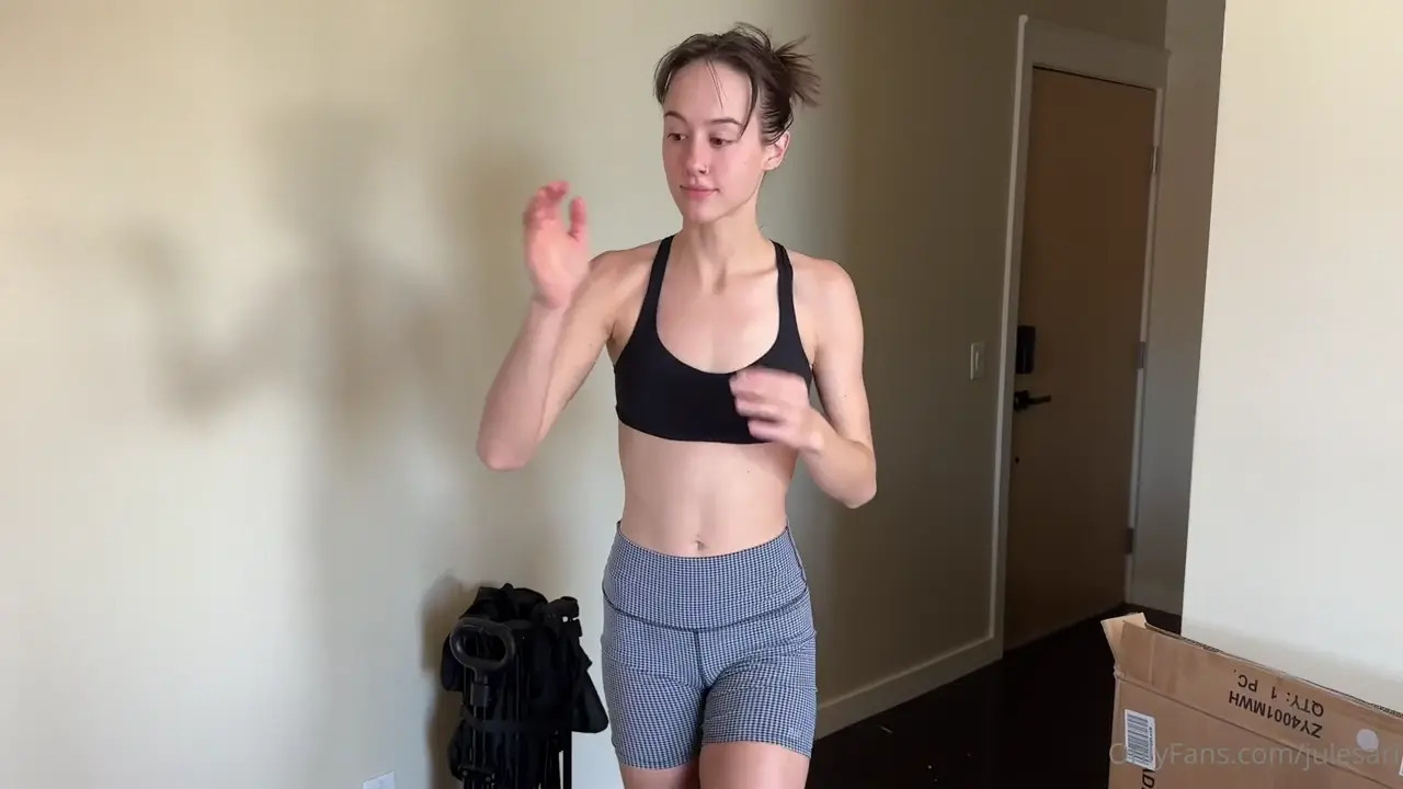 Jules Ari Takes A Cock On The Stairs - ePornLeak