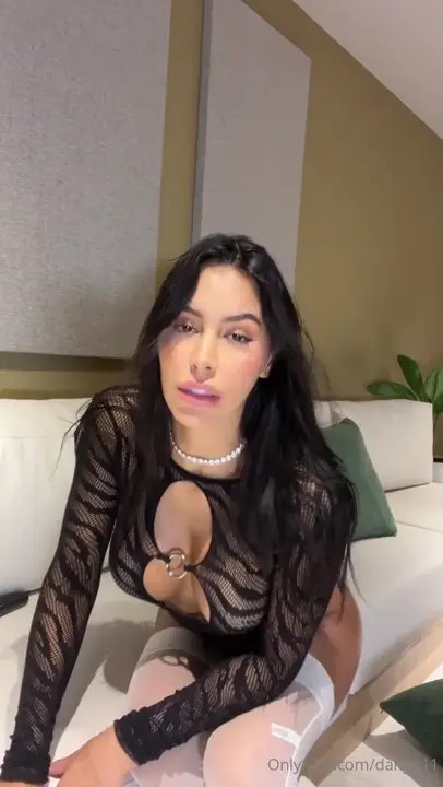 Dahyana Gaitan's Couch Masturbation In Black