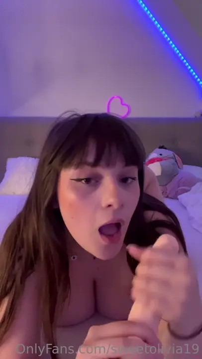 SweetOlivia19 Plays With Her Dildo On Bed - ePornLeak