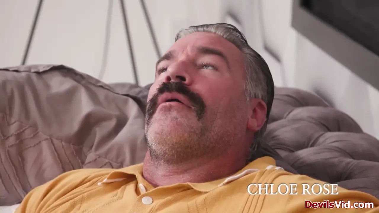 Chloe Rose Gives Her Stepdad A Sneaky BJ While Stepmom Rachael Cavalli Is Around