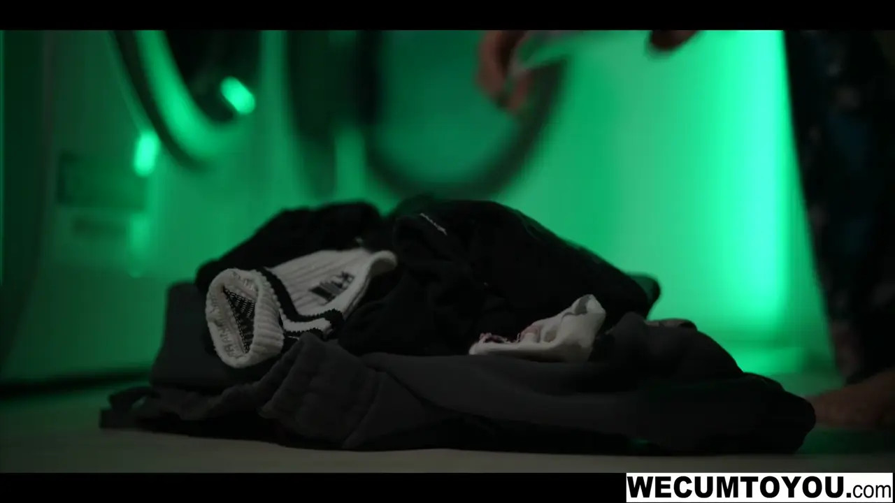 Eve Sweet And Little Caprice Gets Railed By The Same Guy - ePornLeak