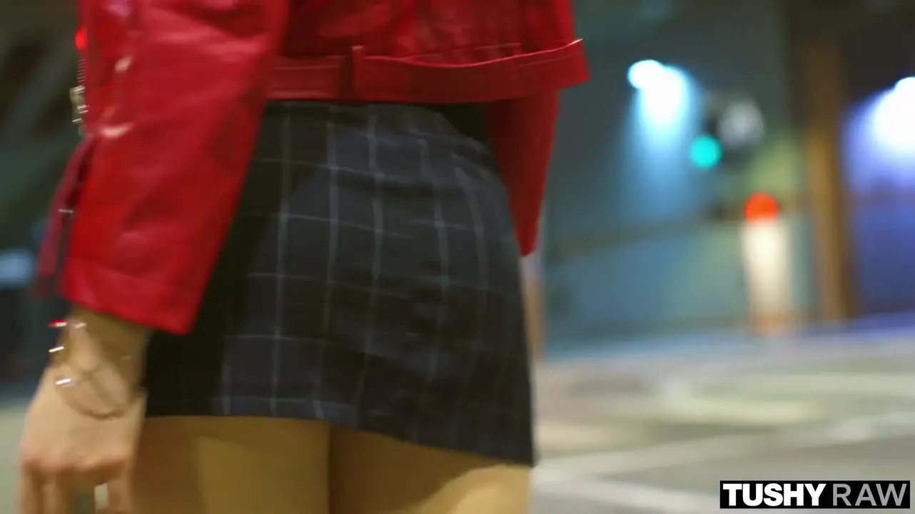 Karla Kush Gets Her Asshole Stretched By A BWC