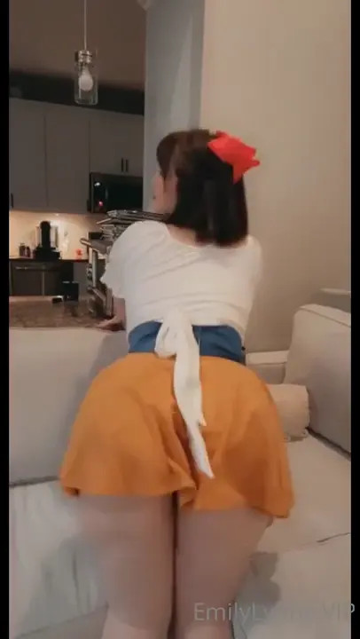Snow White Emily Lynne Pulls Out Her Tits And Rides A Dildo