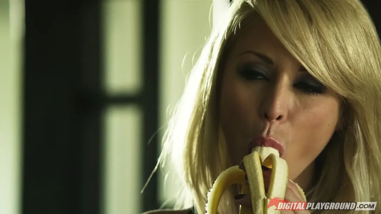 Moniquealexander & OfficialToriBlack Share A BWC