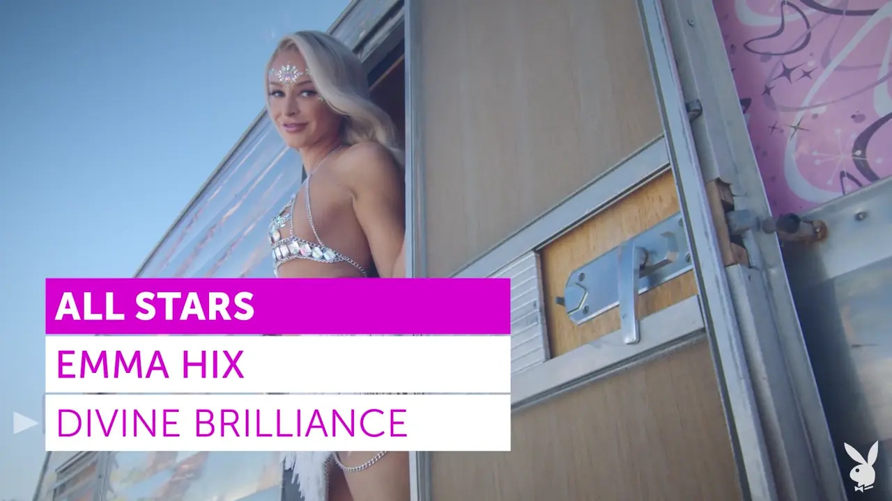 Blonde Emma Hix Flaunts Her Shaved Pussy - ePornLeak