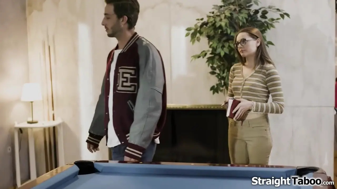 Aftenopal Gets Penetrated By A College Jock