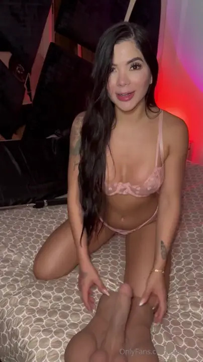 Annie Lust Rides A Torso Dildo On Her Bed